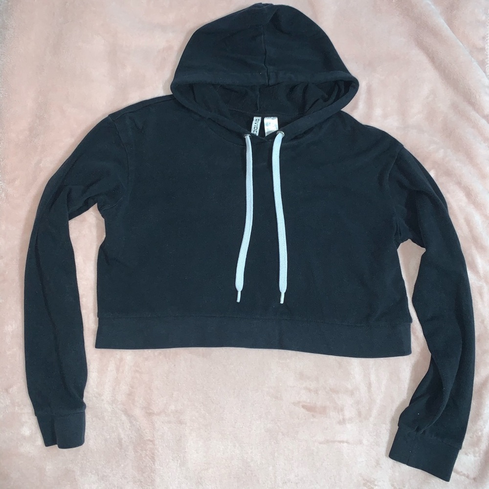 Black hooded crop top